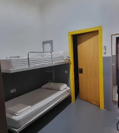 Hostel Your Way