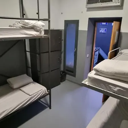 Hostel Your Way