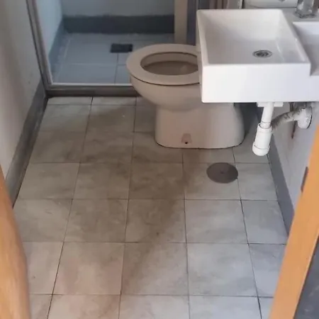 Hostel Your Way