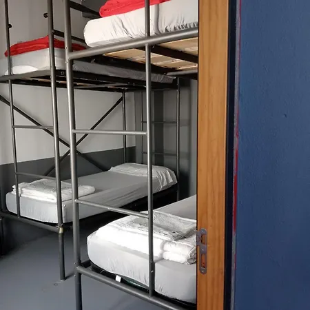 Hostel Your Way